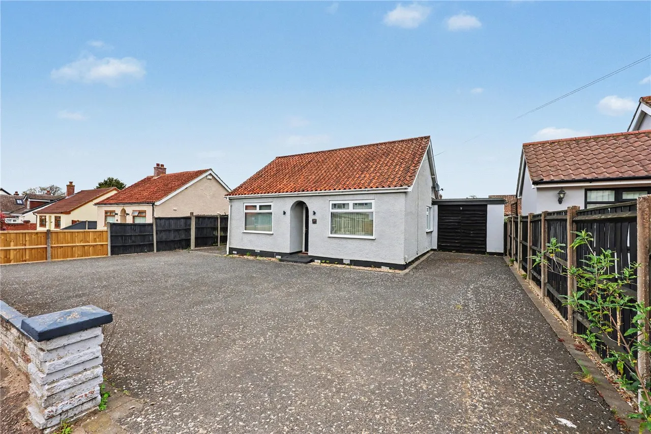 3 bed house for sale — Reepham Road, Hellesdon, Norwich, Norfolk, NR6