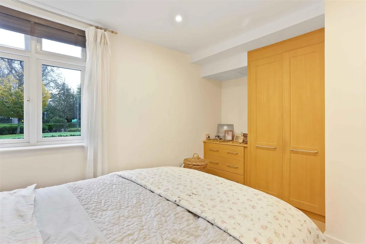 Whyte Mews, Cheam, SM3, photo 12