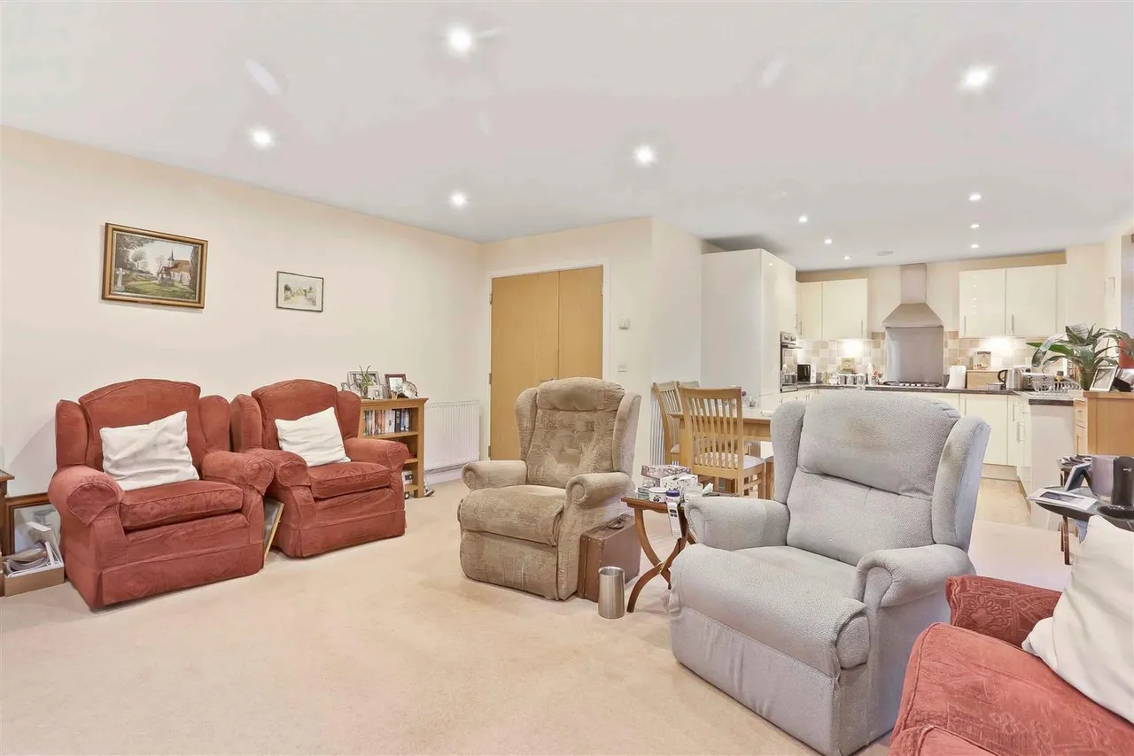 Whyte Mews, Cheam, SM3, photo 3