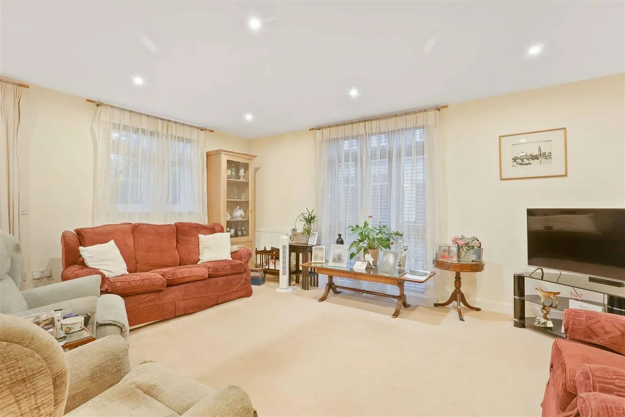 Whyte Mews, Cheam, SM3, photo 13