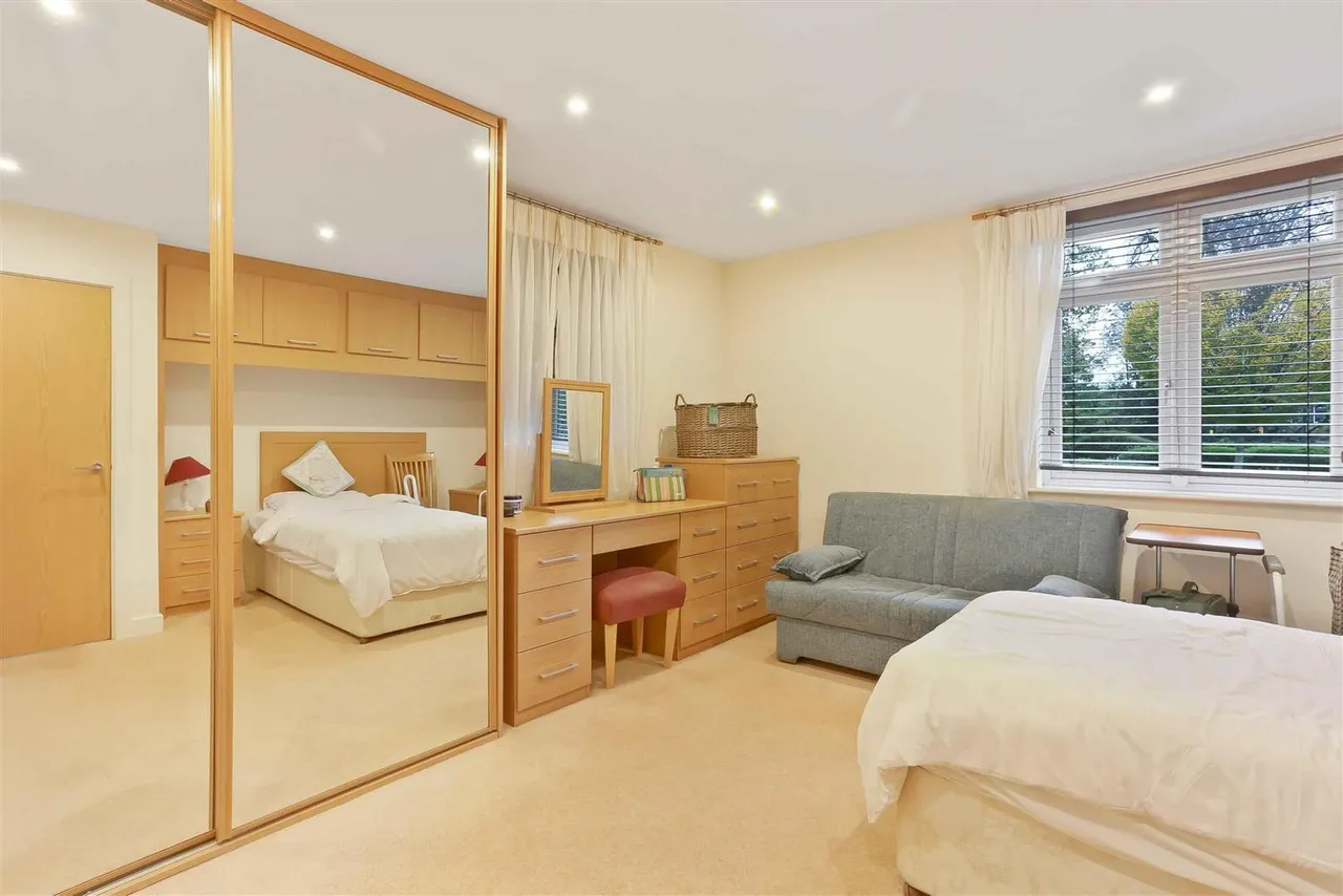 Whyte Mews, Cheam, SM3, photo 5