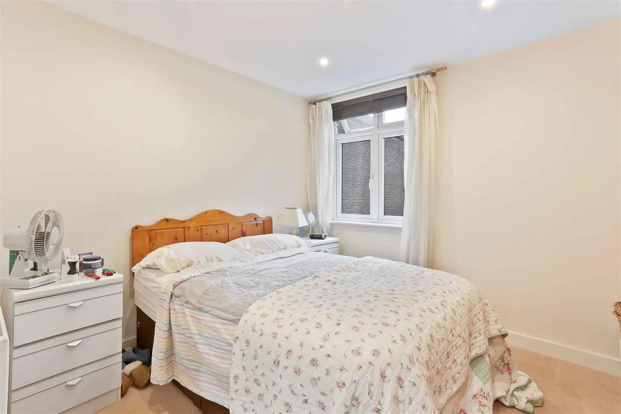 Whyte Mews, Cheam, SM3, photo 11