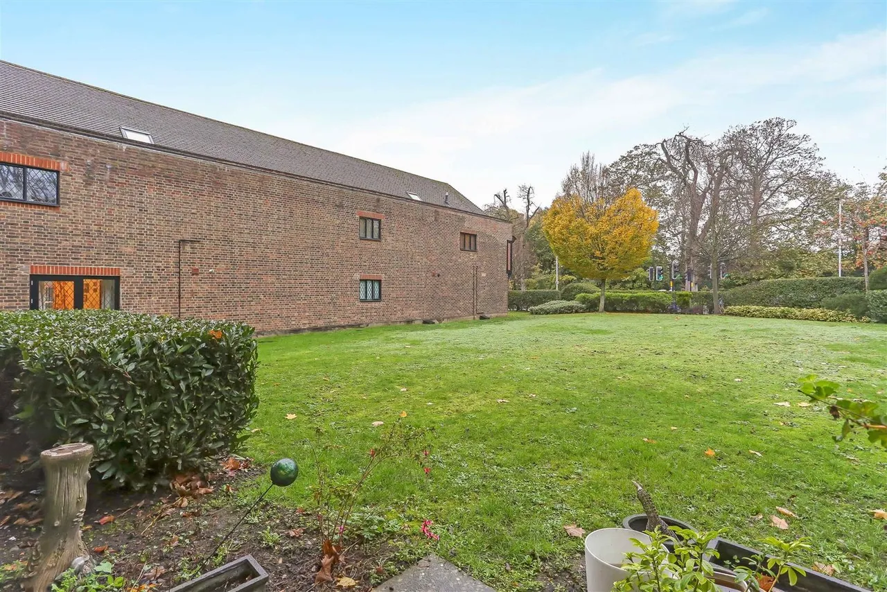 Whyte Mews, Cheam, SM3, photo 16