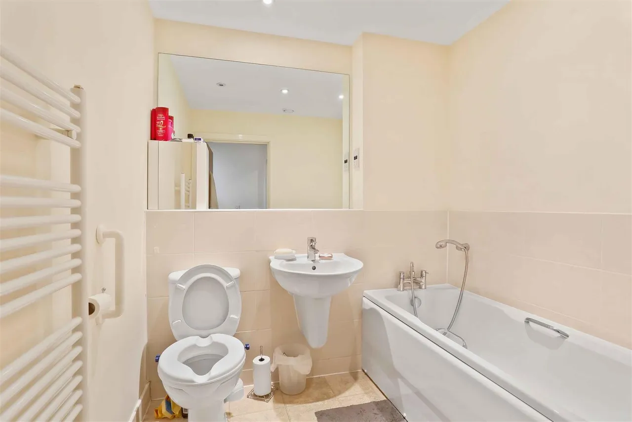 Whyte Mews, Cheam, SM3, photo 18