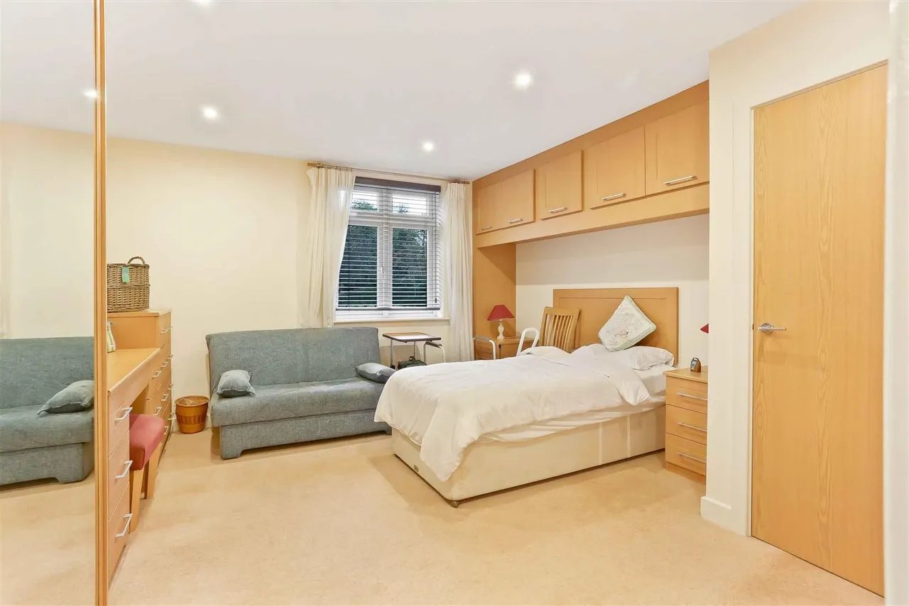 Whyte Mews, Cheam, SM3, photo 6
