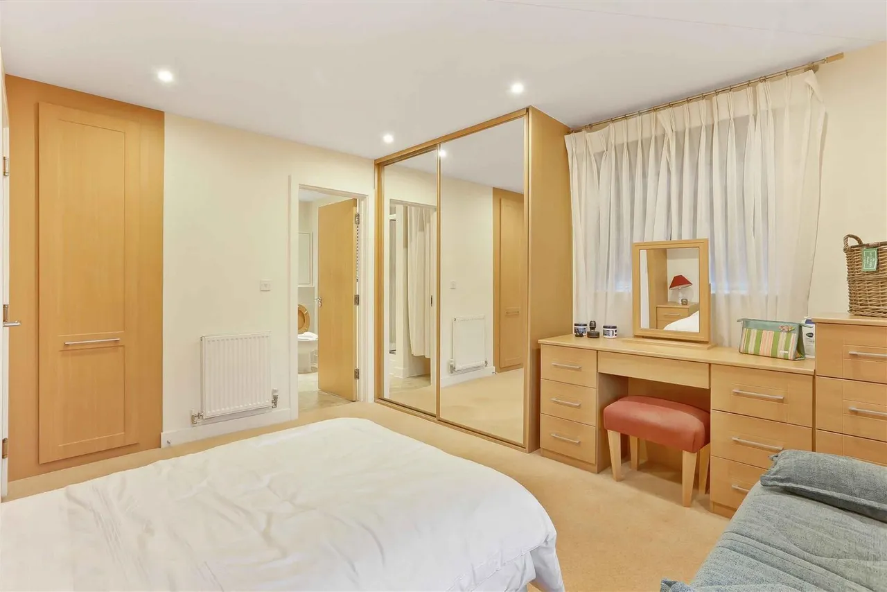 Whyte Mews, Cheam, SM3, photo 9