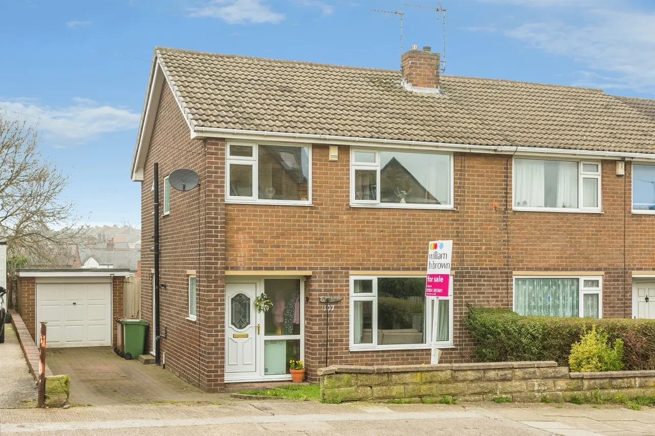 3 bed house for sale — South Parade, Ossett