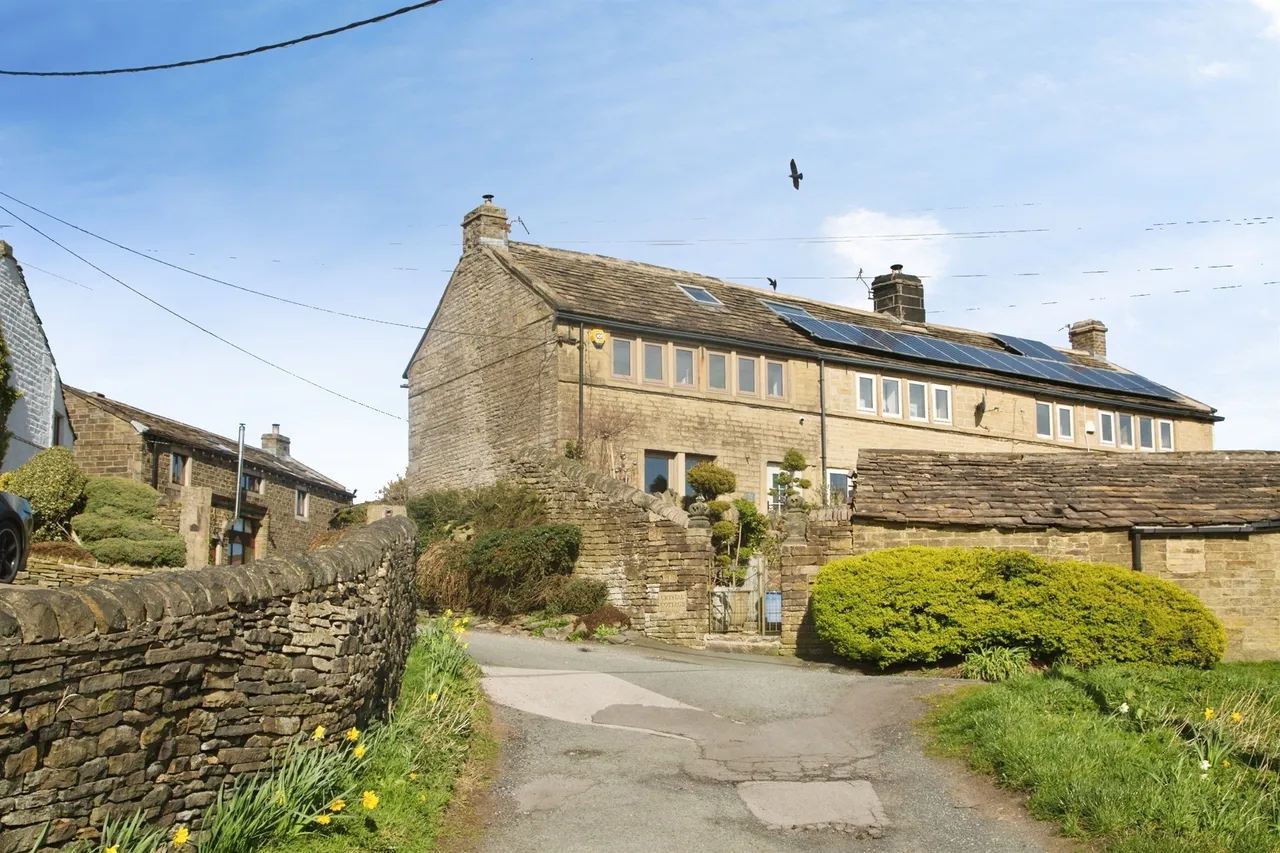 2 bed character property for sale, Snowgate Head, New Mill, HD9