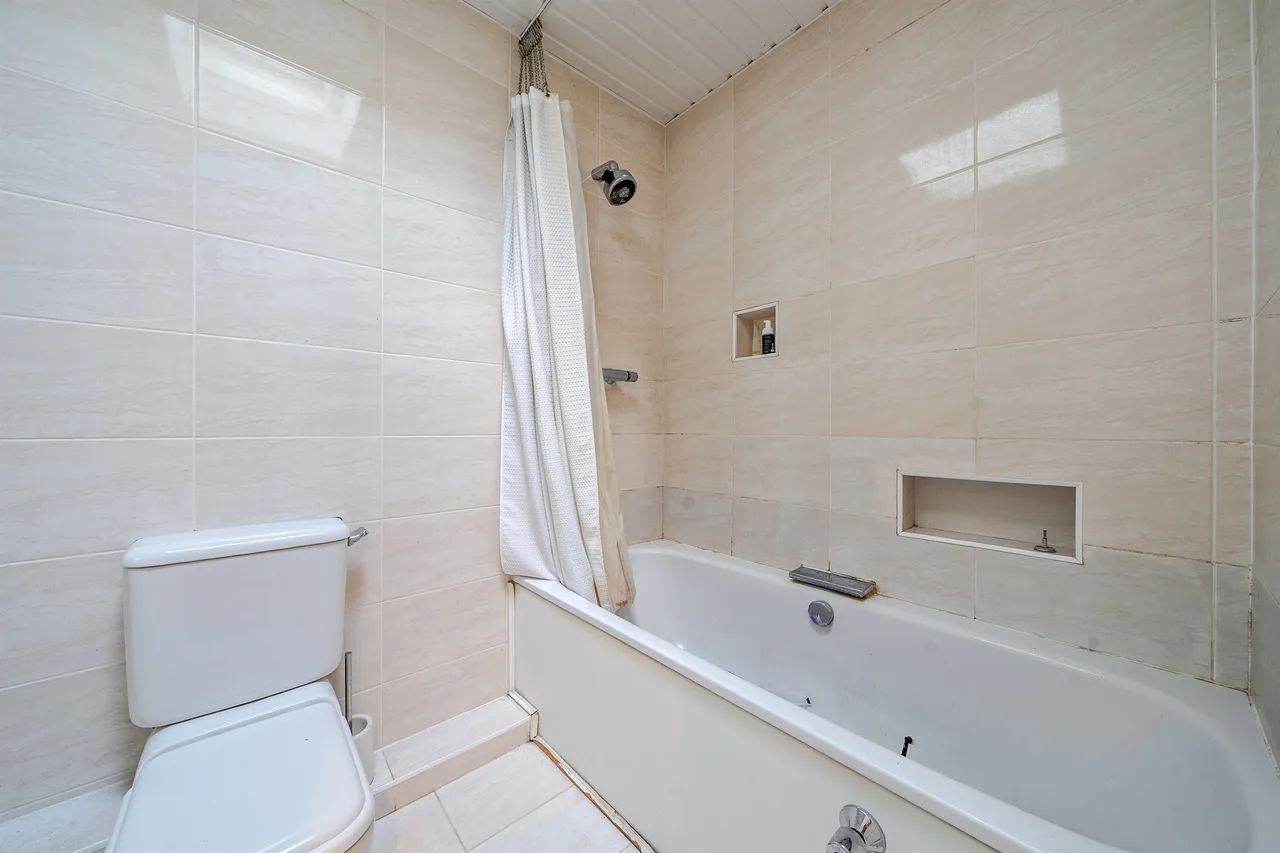 Lynton Green, Maidenhead, SL6, photo 6