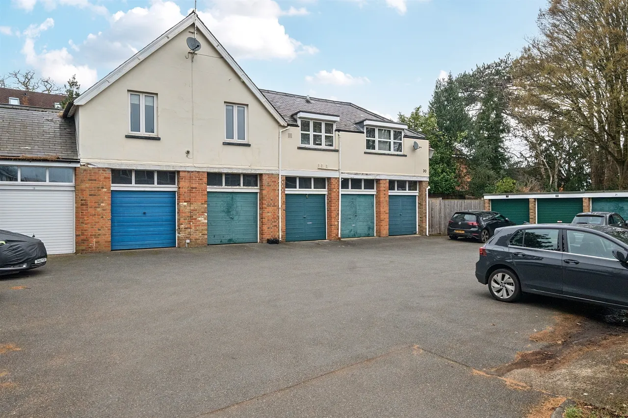 2 bed flat for sale, Lynton Green, Maidenhead, SL6