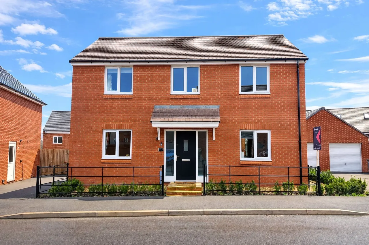 4 bed house for sale — Springmead Avenue, Gloucestershire, Brockworth, GL3 4XU