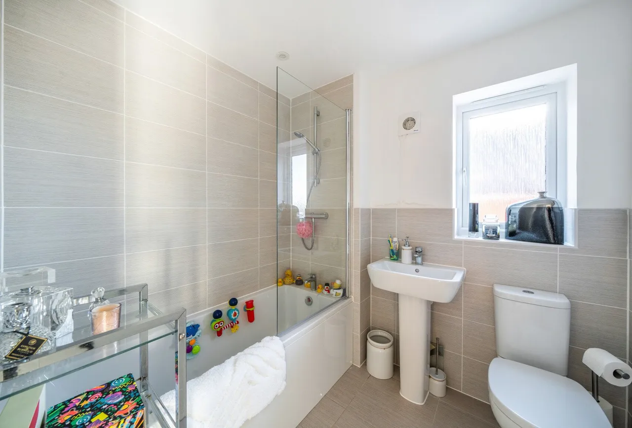 Springmead Avenue, Gloucestershire, Brockworth, GL3 4XU, photo 15