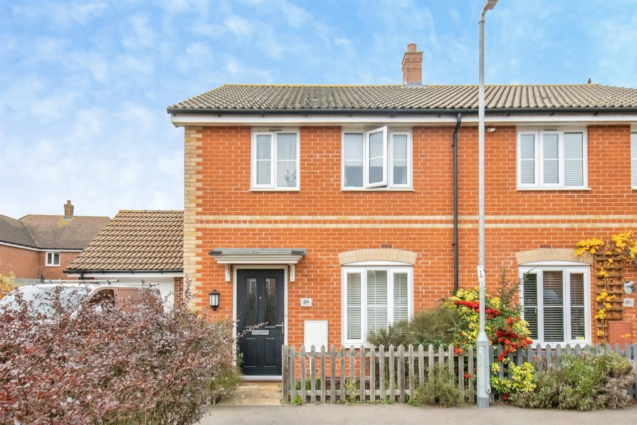 2 bed house for sale, Abbott Way, Holbrook, IP9