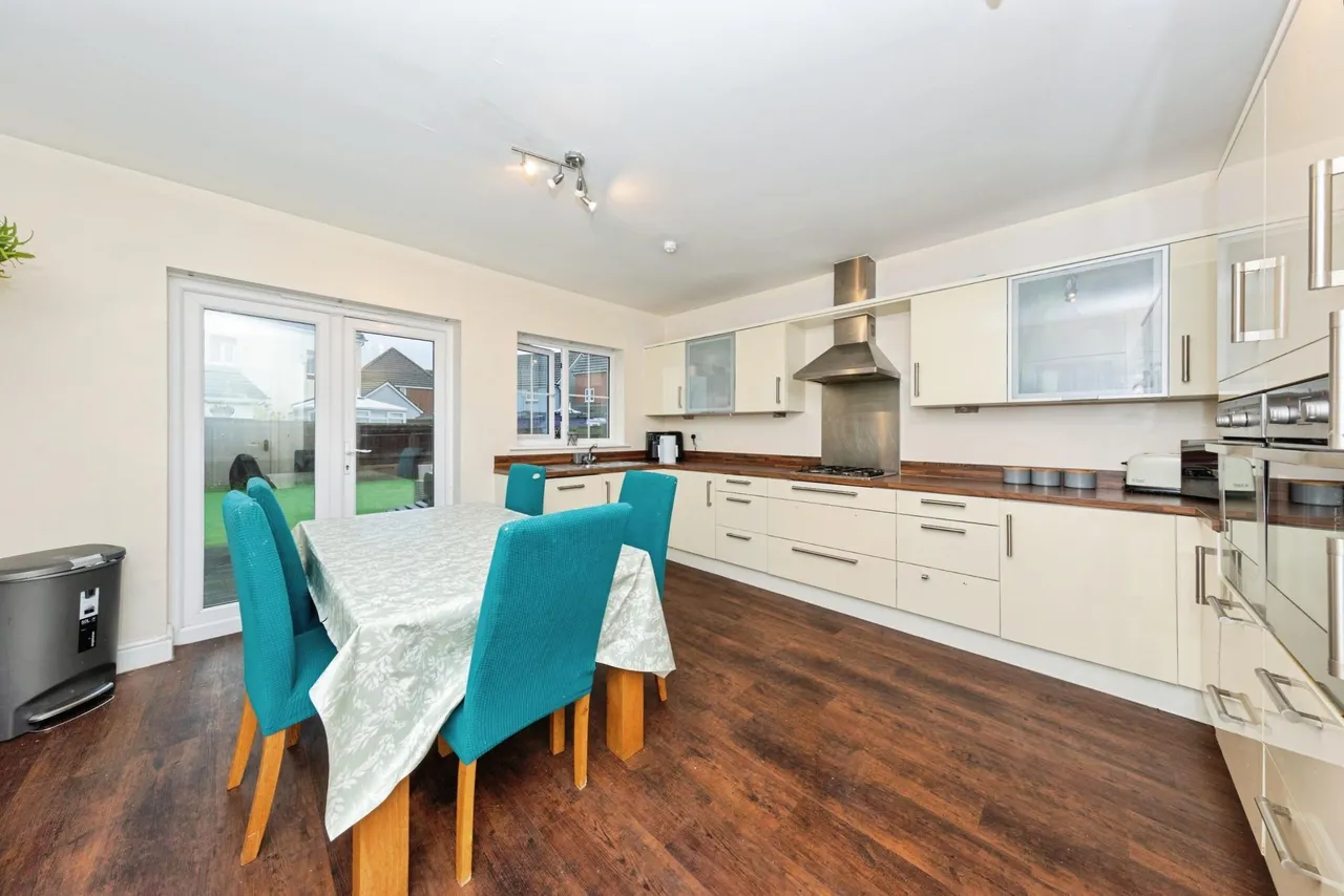 Llwyn Yr Eos, Carmarthen, SA31, photo 7
