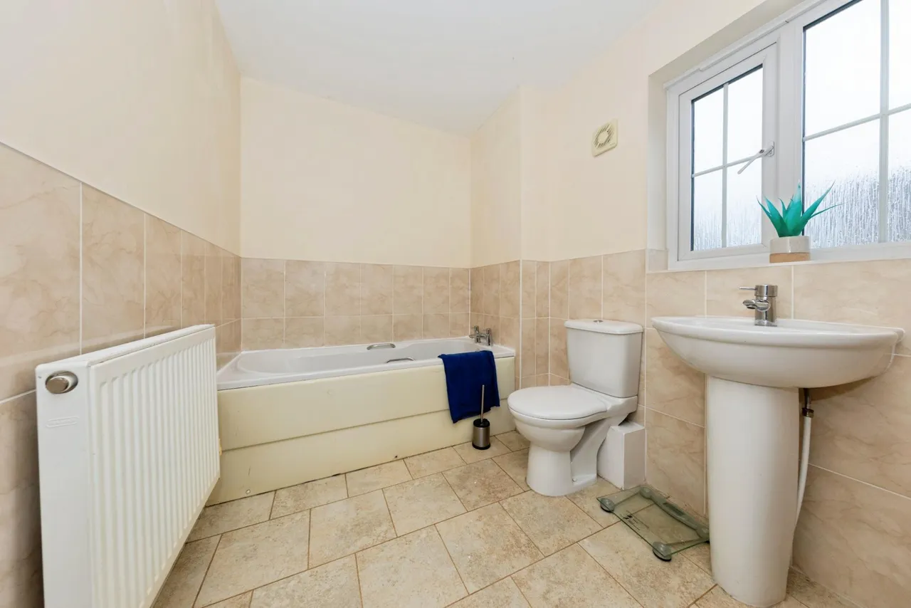 Llwyn Yr Eos, Carmarthen, SA31, photo 16