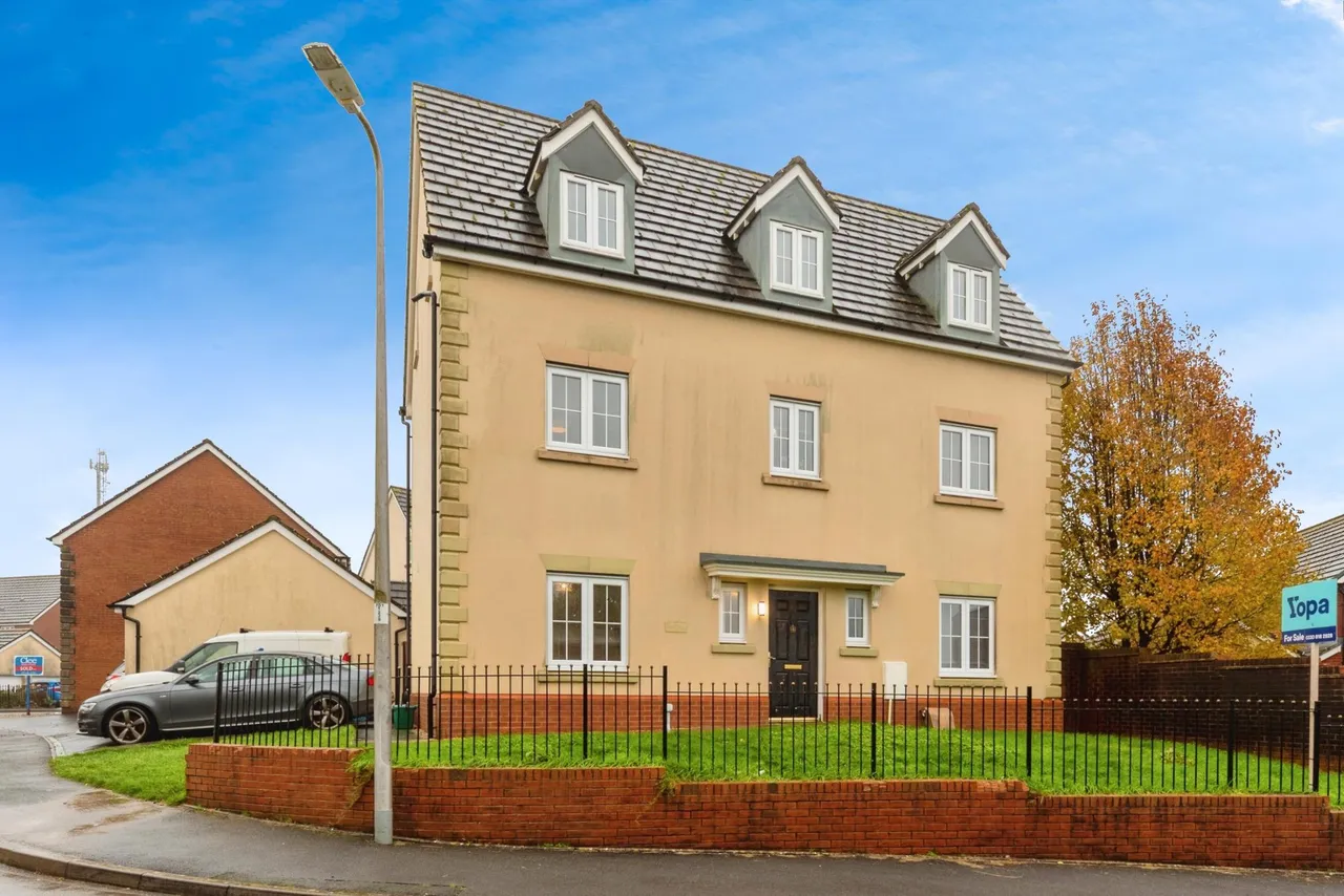 Llwyn Yr Eos, Carmarthen, SA31, photo 20