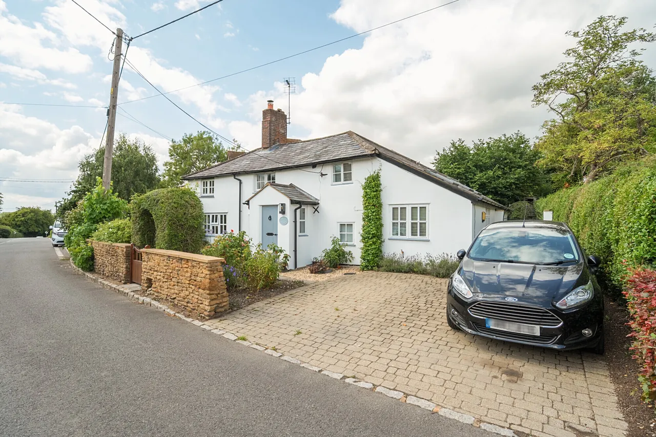4 bed house for sale — Chapel Hill, Speen, Princes Risboroug...