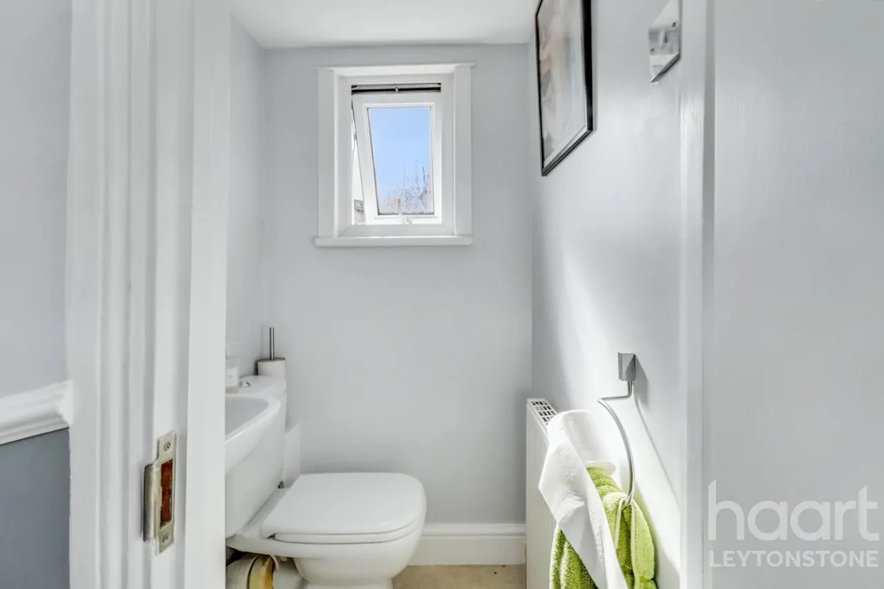 Drayton Road, London, E11, photo 25