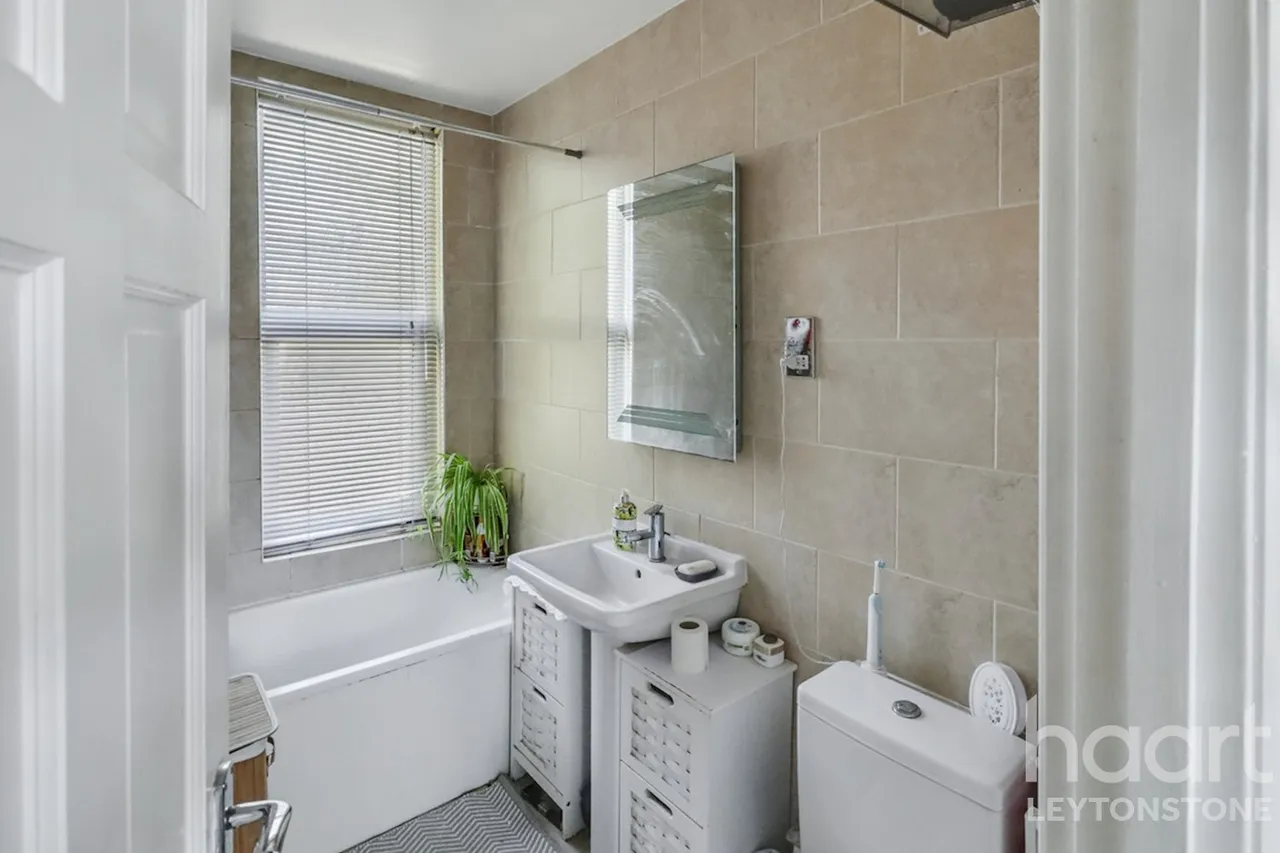Drayton Road, London, E11, photo 23
