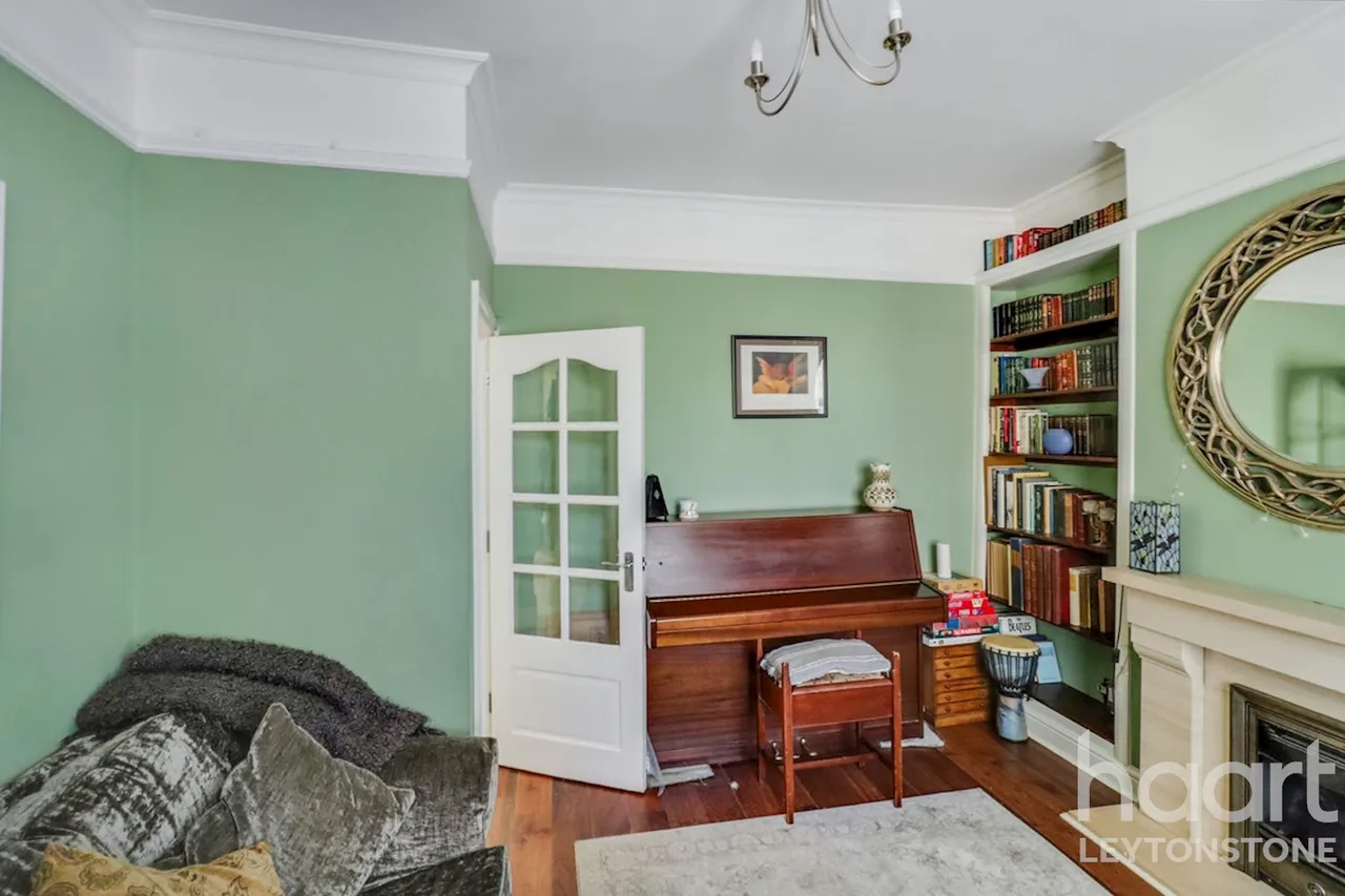 Drayton Road, London, E11, photo 8