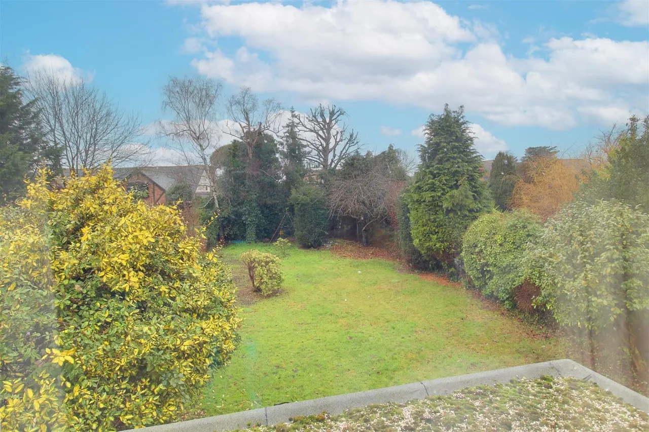 Grangewood, Little Heath, Hertfordshire EN6 1SH, photo 14