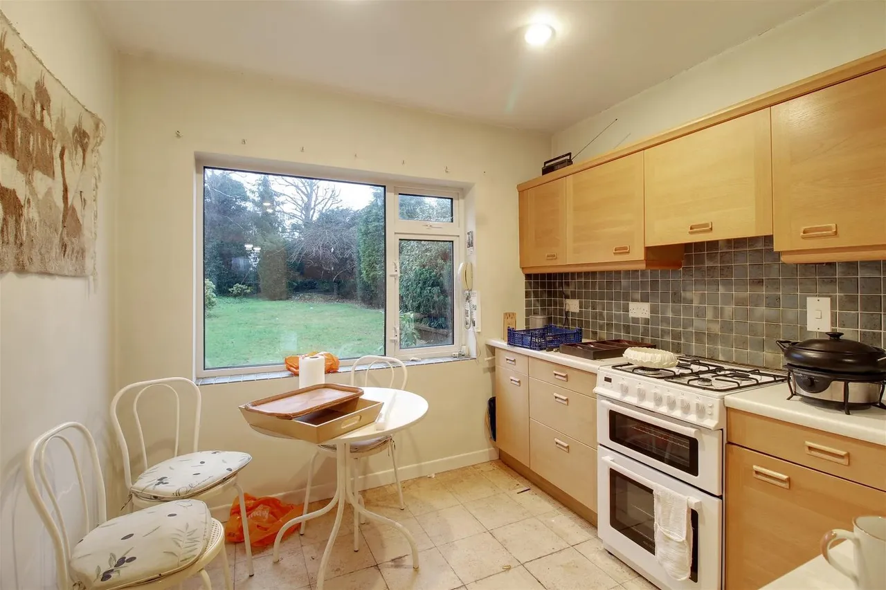 Grangewood, Little Heath, Hertfordshire EN6 1SH, photo 12