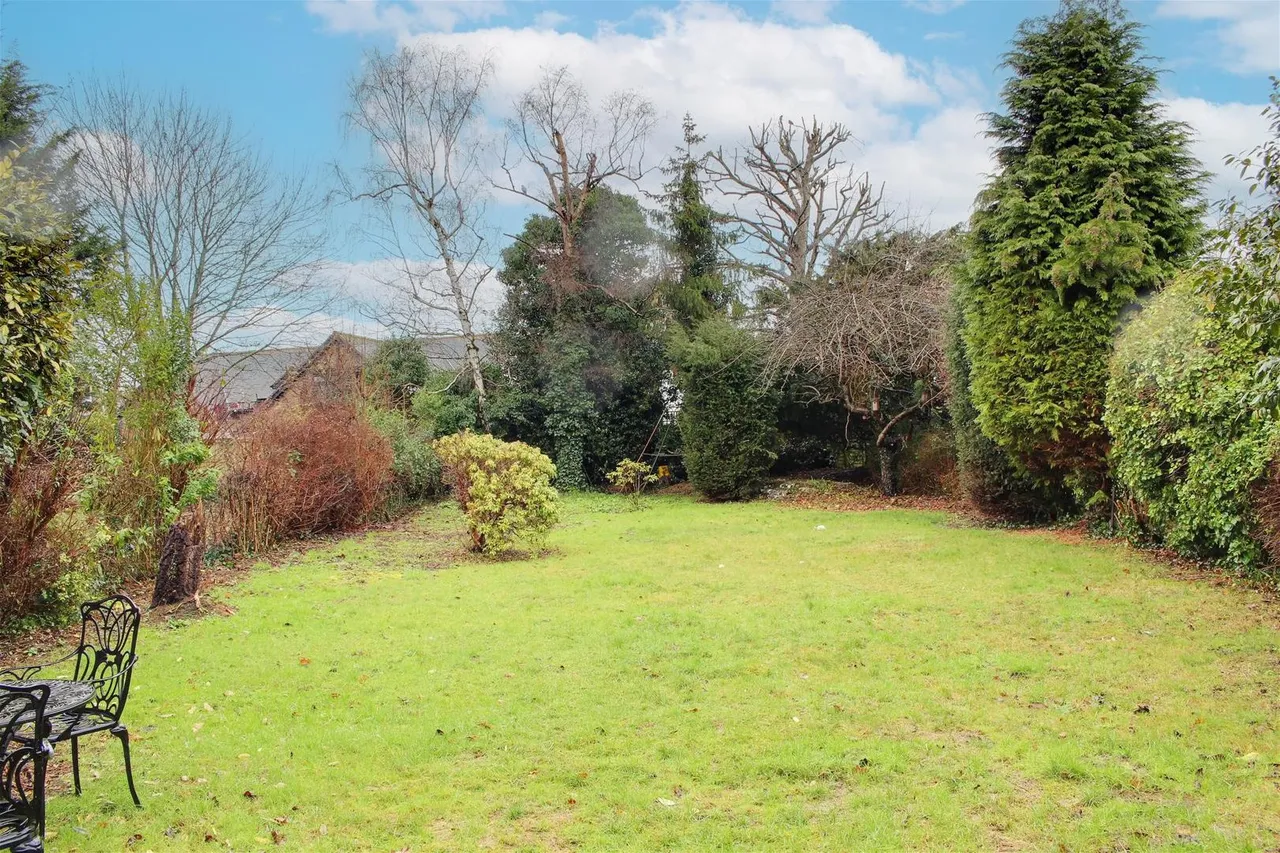 Grangewood, Little Heath, Hertfordshire EN6 1SH, photo 3