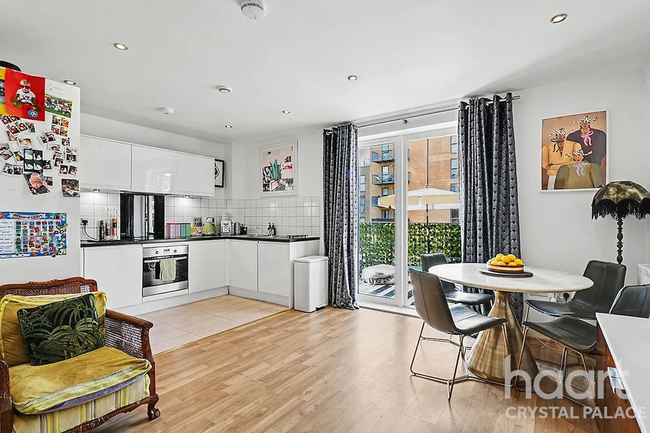 2 bed flat for sale, Apple Yard, London, SE20