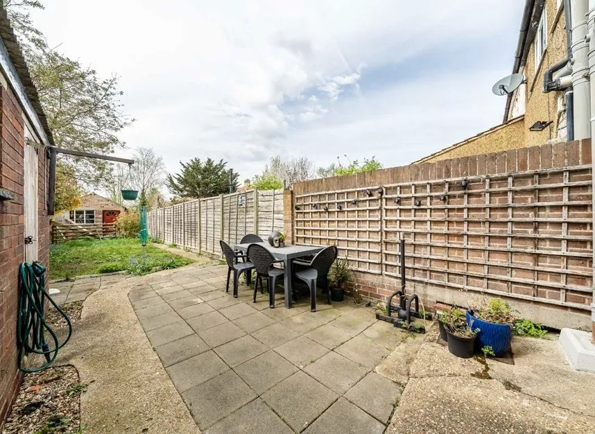 Hampton Lane, Hanworth, TW13, photo 4