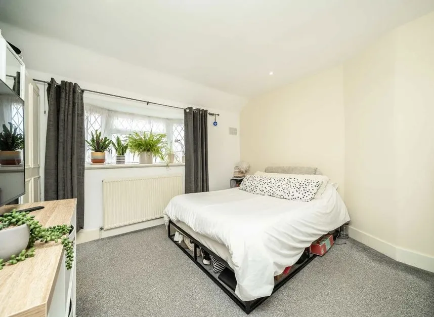 Hampton Lane, Hanworth, TW13, photo 5