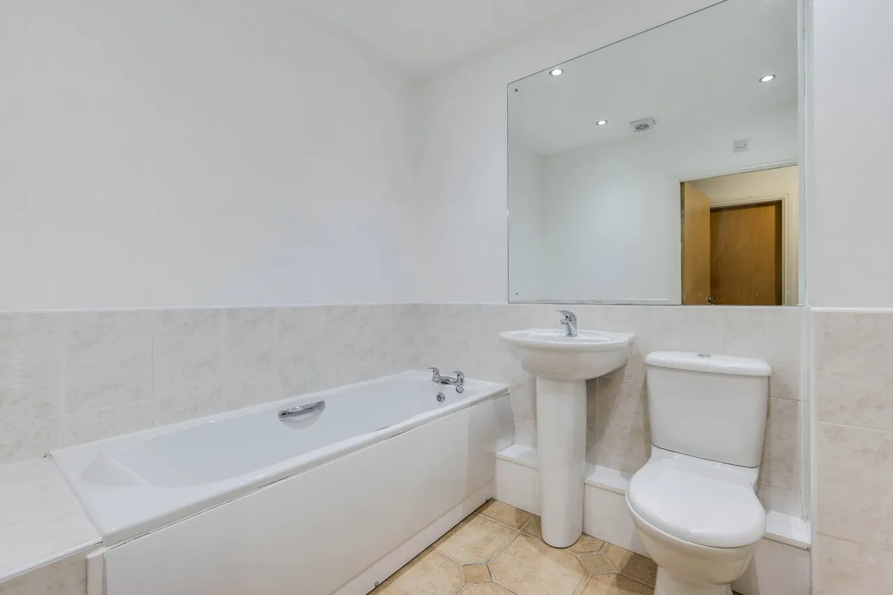 Narrowboat Wharf, Leeds, LS13, photo 14