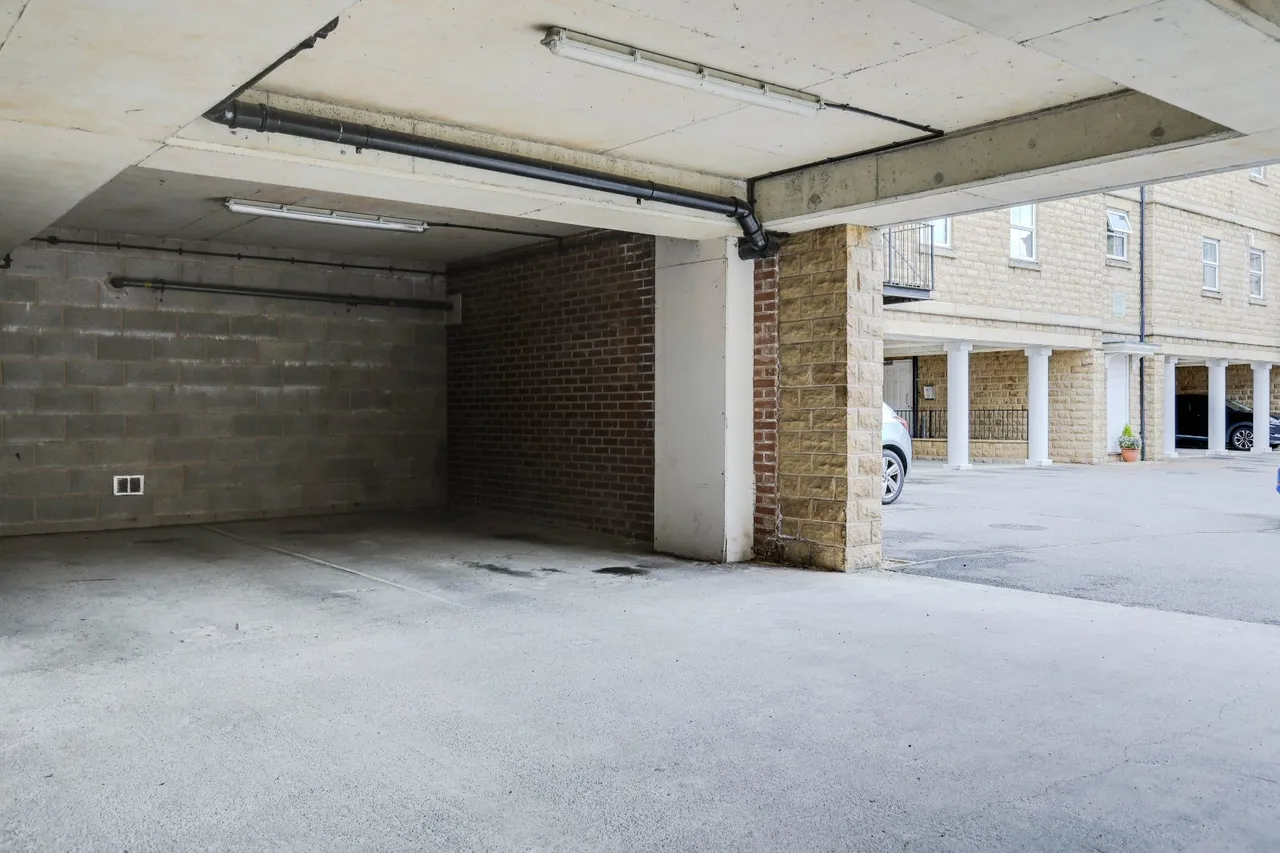 Narrowboat Wharf, Leeds, LS13, photo 17