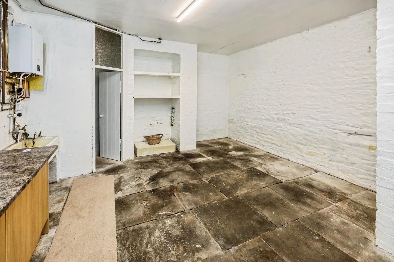 Deyne Road, Huddersfield, HD4, photo 3