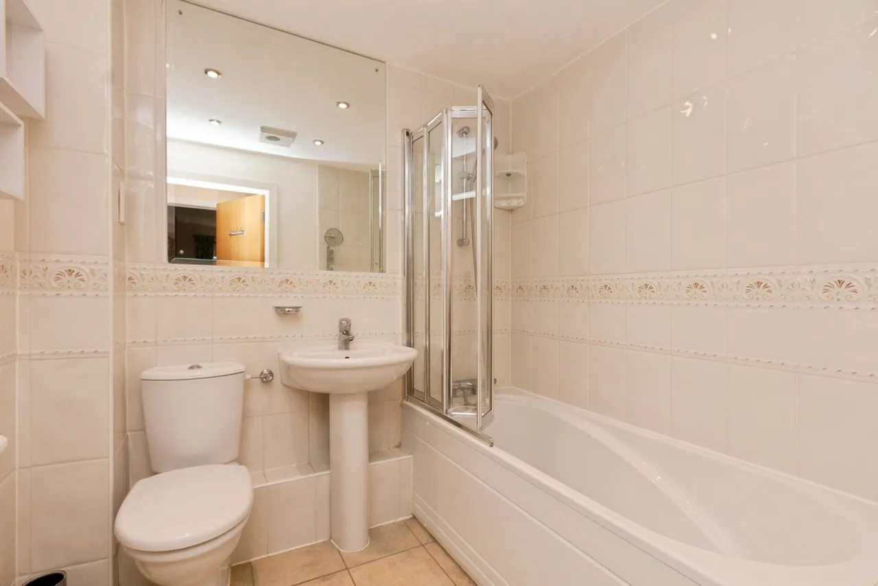 Gordon Crescent, Camberley, GU15, photo 9