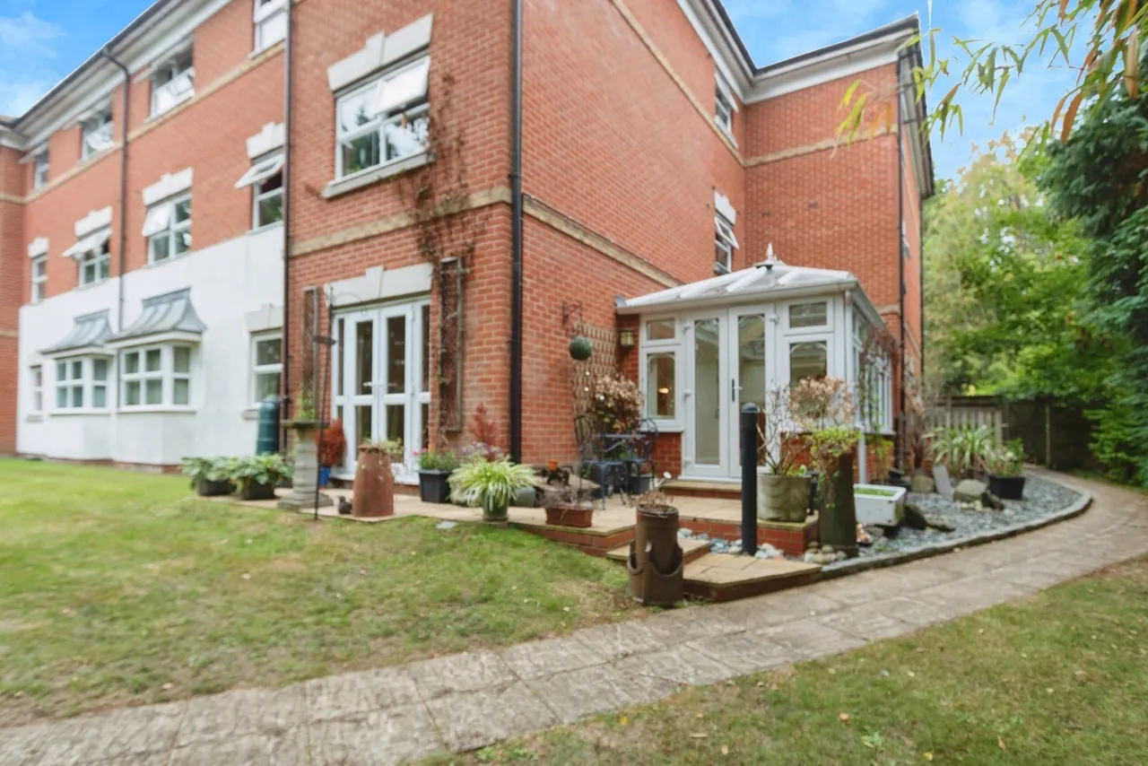 Gordon Crescent, Camberley, GU15, photo 6