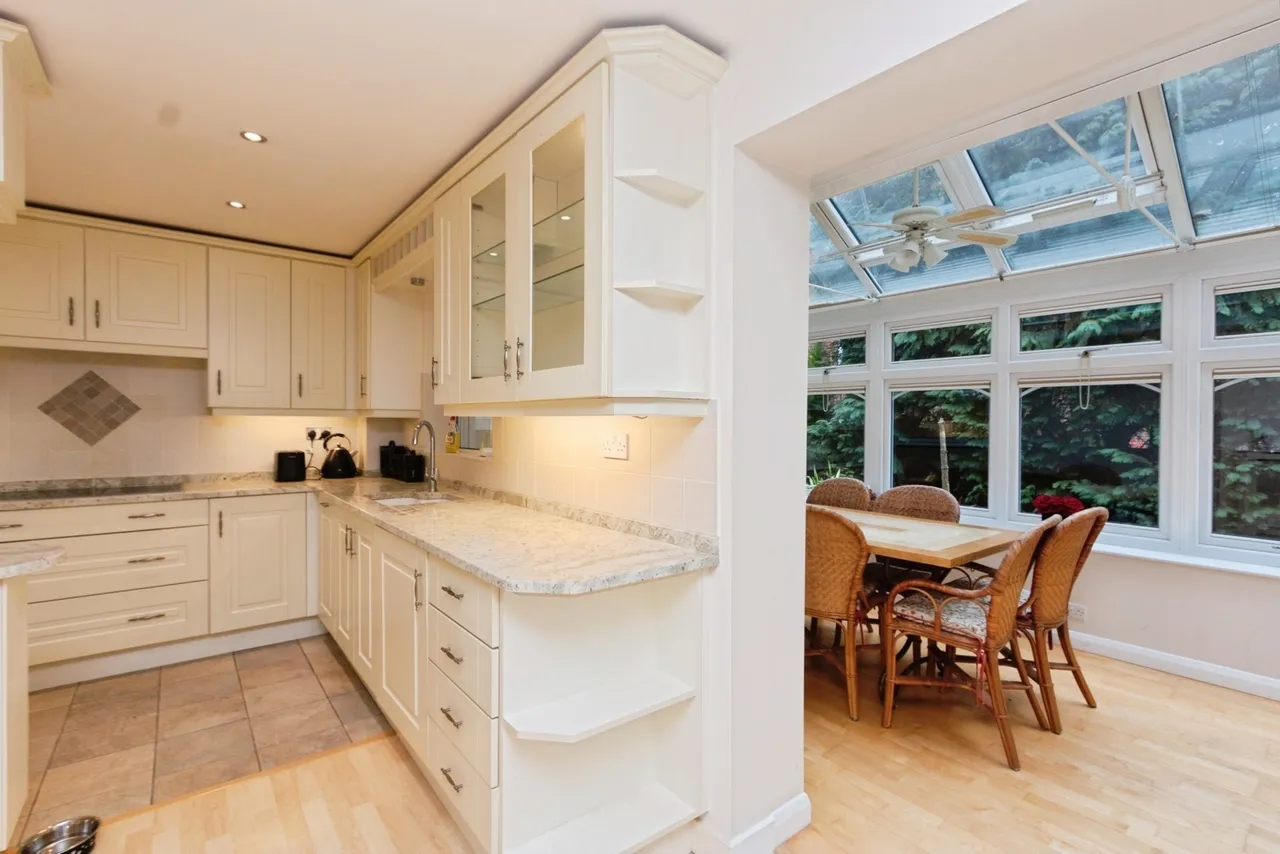 Gordon Crescent, Camberley, GU15, photo 5
