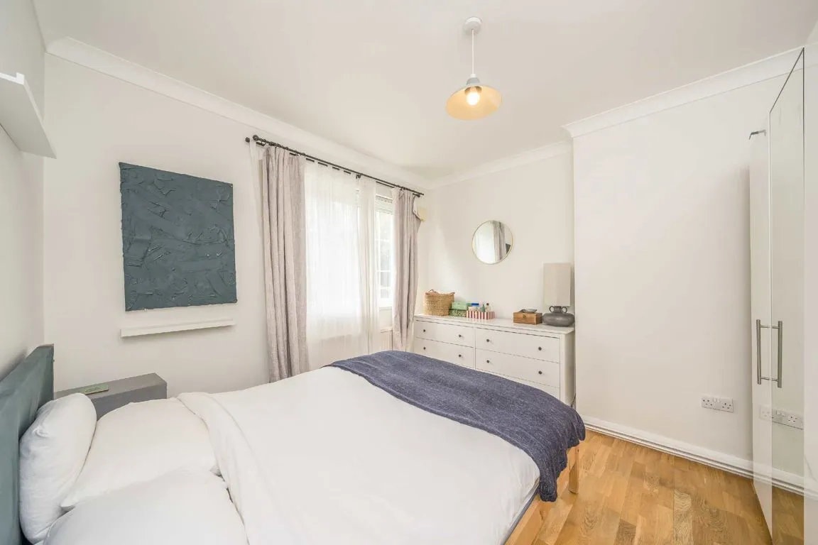 Merton Road, SW18, photo 4