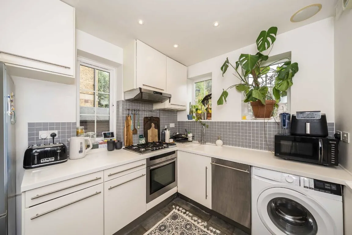 Merton Road, SW18, photo 3