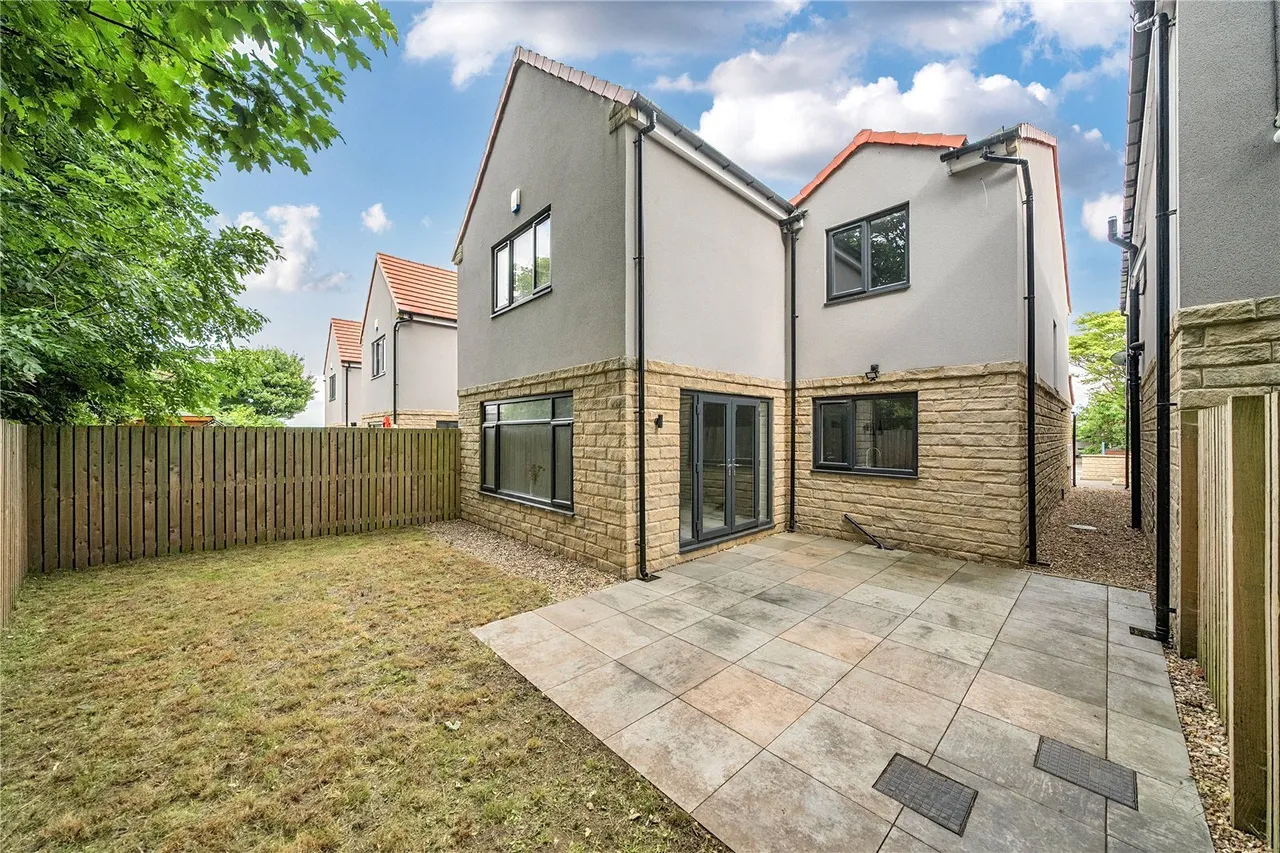 Highmoor Lane, Cleckheaton, West Yorkshire, BD19, photo 4