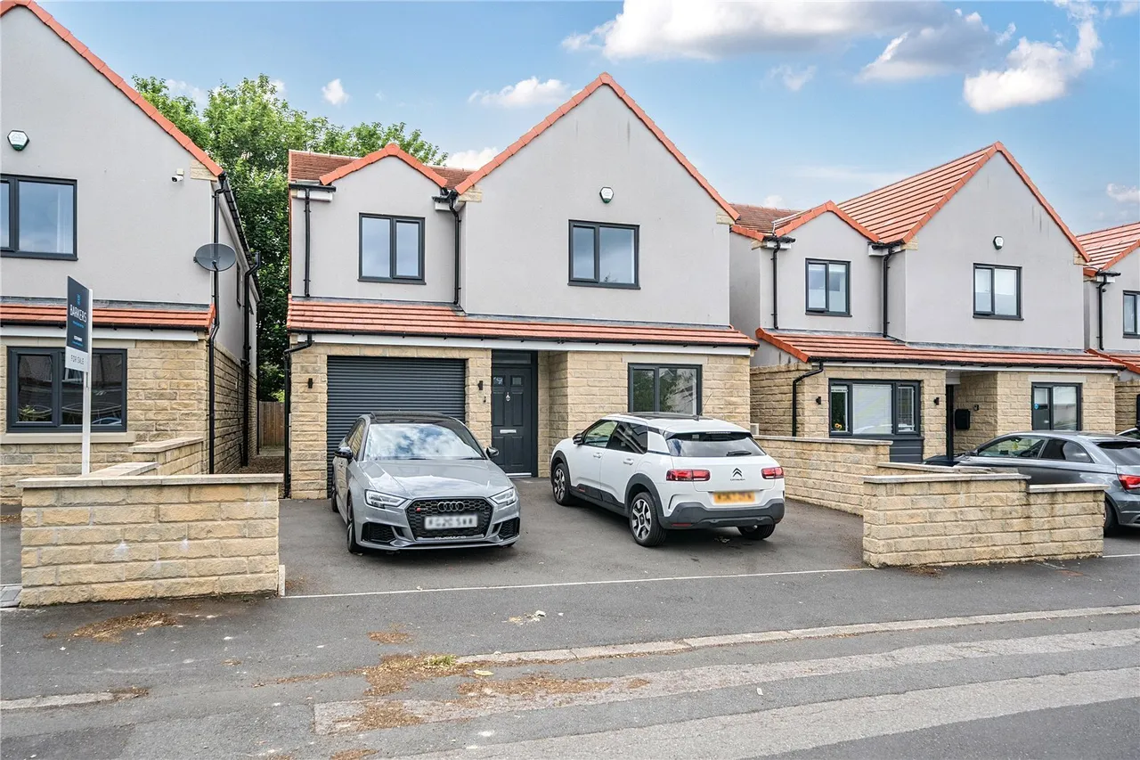 4 bed house for sale — Highmoor Lane, Cleckheaton, West Yorkshire, BD19