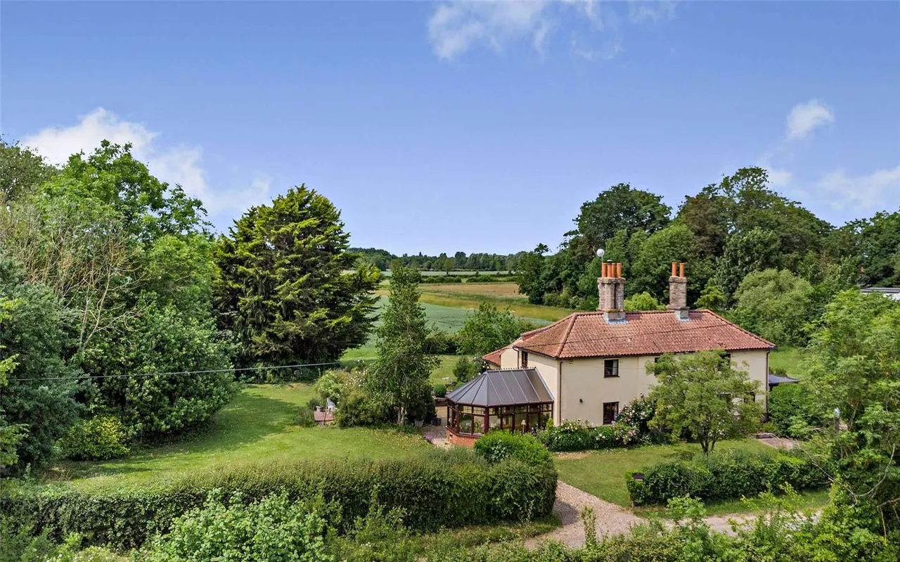 Clipbush Lane, Scoulton, Norwich, Norfolk, NR9 4PD, photo 3