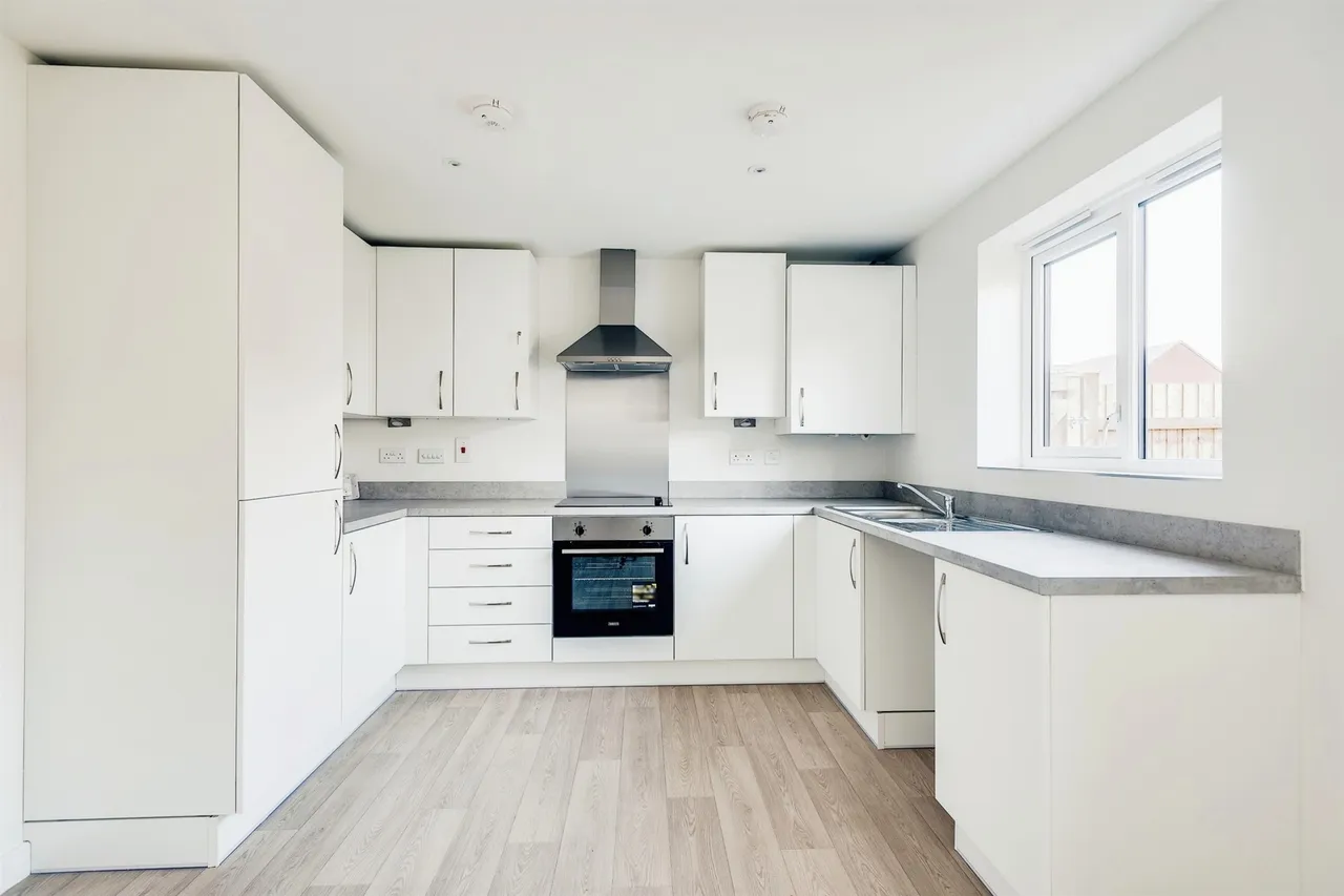 Henmarsh Way, Moreton-In-Marsh, photo 2