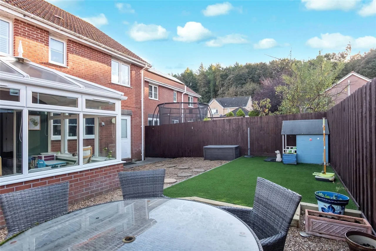 Strathnairn Court, Glenrothes, KY7, photo 30