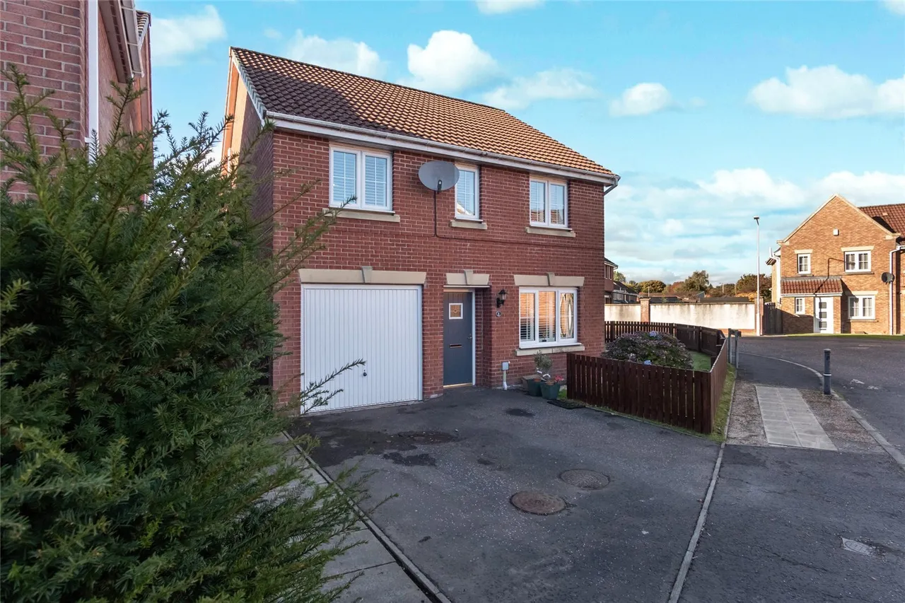 Strathnairn Court, Glenrothes, KY7, photo 31