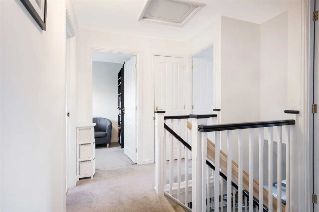 Strathnairn Court, Glenrothes, KY7, photo 13