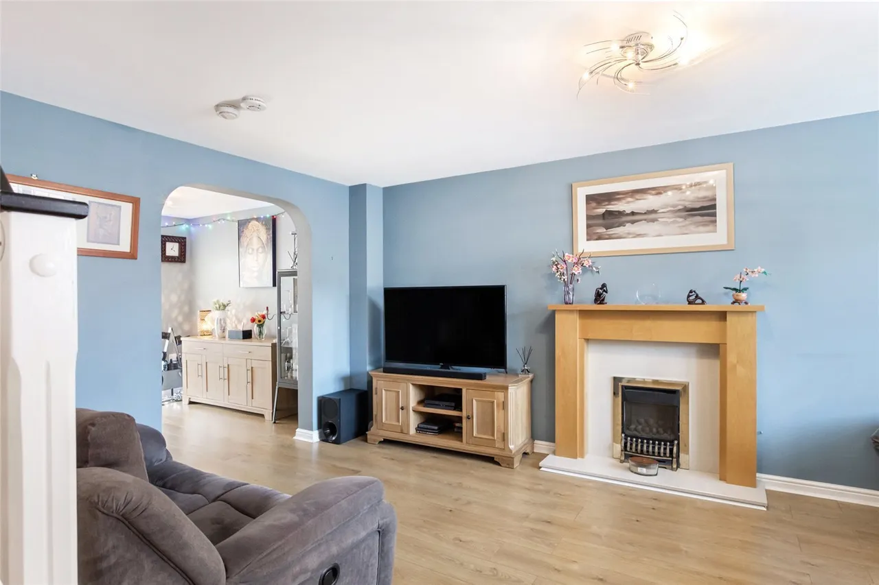 Strathnairn Court, Glenrothes, KY7, photo 4