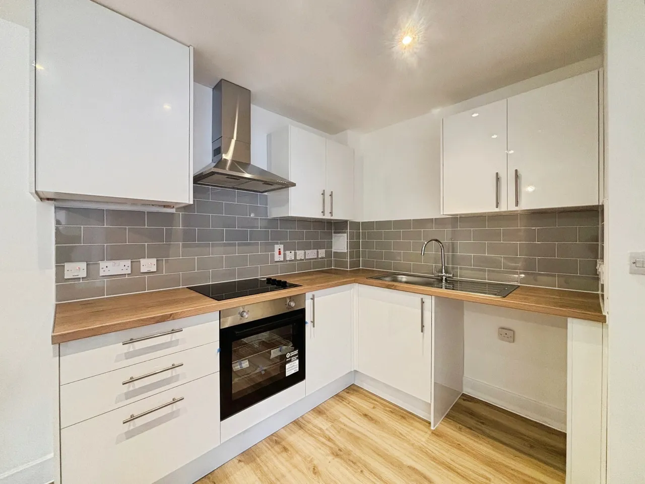 2 bed flat to rent, Camp Road, Farnborough, GU14