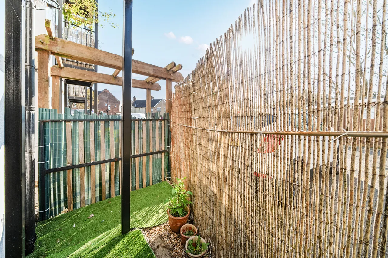 1 Chandos Parade, Buckingham Road, Edgware, photo 9