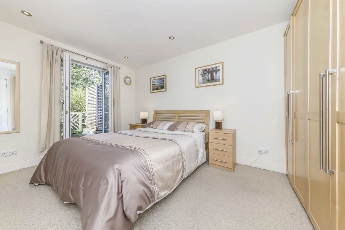 Summerley Street, SW18, photo 6
