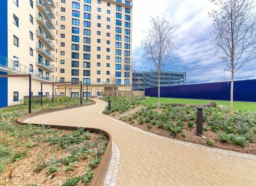 2 bed flat for sale, Western Gateway, Royal Wharf, E16